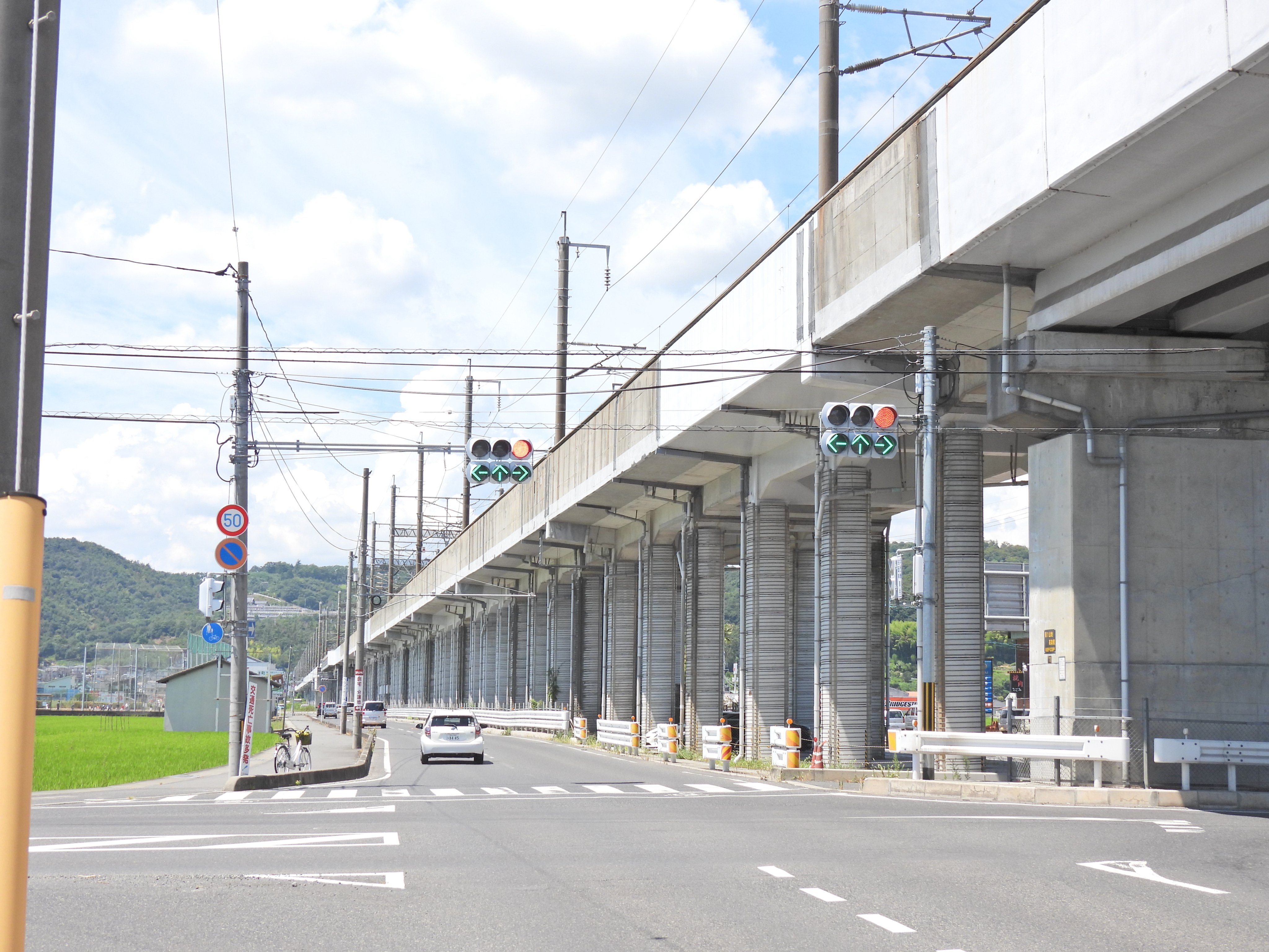 تويتر Shohei Green على تويتر 岡山 青だけプロdk2型 Ld型3列矢印 小糸 倉敷市上東付近 全方向3列矢印 の点灯は迫力がありますね 三位灯はtdk2型ですが 青だけプロジェクターになっており 形式も 1h3yrdk2 とgが抜けているのがポイントですね