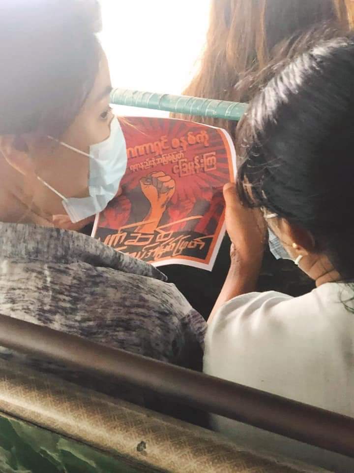 KaungKhantHto10's tweet photo. #Tamwe Students's Union distributed the leaflets in title of "Uproot the military dictatorship at any costs" and also sticked papers under the title "There must be a fight for peace".

#Aug15Coup
#AcceptNUG_RejectMilitary
#WhatsHappeningInMyanmar https://t.co/hMw364Ysls