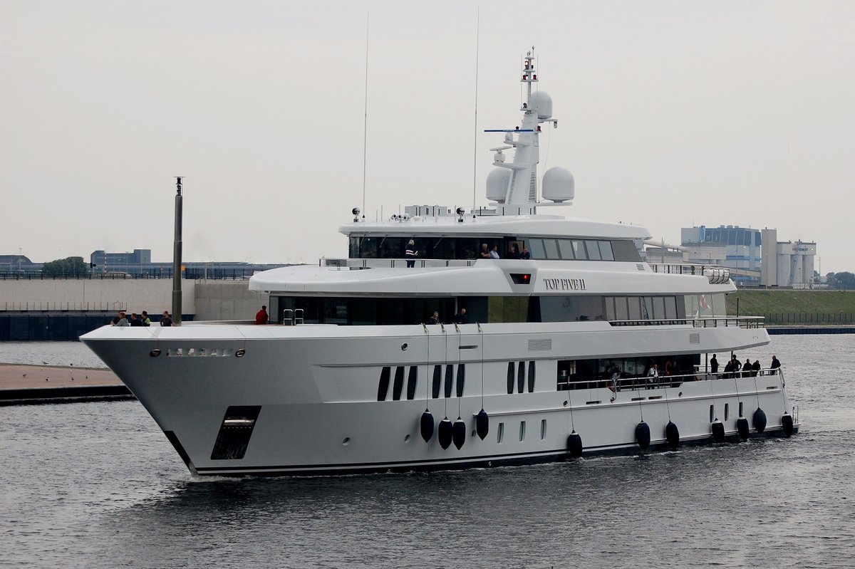 Dutchyachting's tweet photo. The 61m/ 200'13" Top Five II (ex YN251 or Project Sidney) on its way for a first day of sea trials last month. Photos by Ruud Coster.
#TopFiveII #ProjectSidney #Seatrials #DianaYachtDesign #SinotYachtArchitectureandDesign #Superyacht #Megayacht #IJmuiden #RuudCoster https://t.co/19udQltfGC