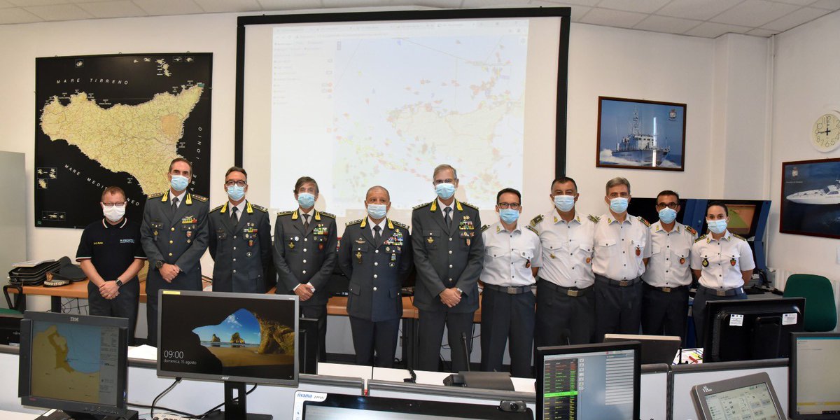 GDF's tweet photo. #Palermo: il #ComandanteGenerale, Gen. C.A. Giuseppe Zafarana, ha visitato il Comando Interregionale per l’Italia Sud-Occidentale dove si è collegato in videoconferenza per salutare il personale del Corpo in servizio il giorno di Ferragosto. #NoiconVoi https://t.co/AvufaUIIvm