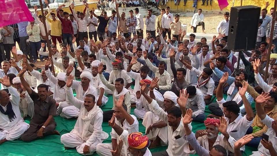 Mahipal13835522's tweet photo. #नसीब_में_क्या_लीखा_है_पत्ता_नही_।
#बाकी_वादा_करता_हूं_मेहनत_में
#कोई_कसर_नहीं_छोड़ूगा!!🙏🙏
@drshravanosian @RLPINDIAorg @hanumanbeniwal @NarayanBeniwal7 @BhagirathNain6 @OmprakashRLP https://t.co/WcU70nUf9H