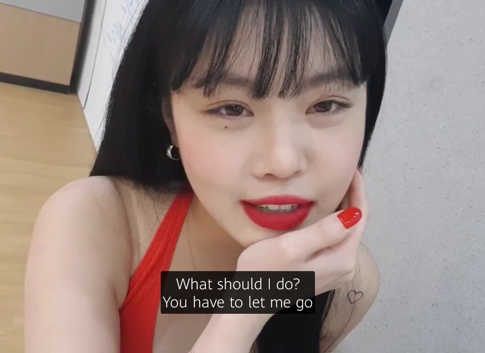 yxisonae's tweet photo. remember this vlive? we wont let go of u jin-ah, we will never https://t.co/T8hmEoDmqT