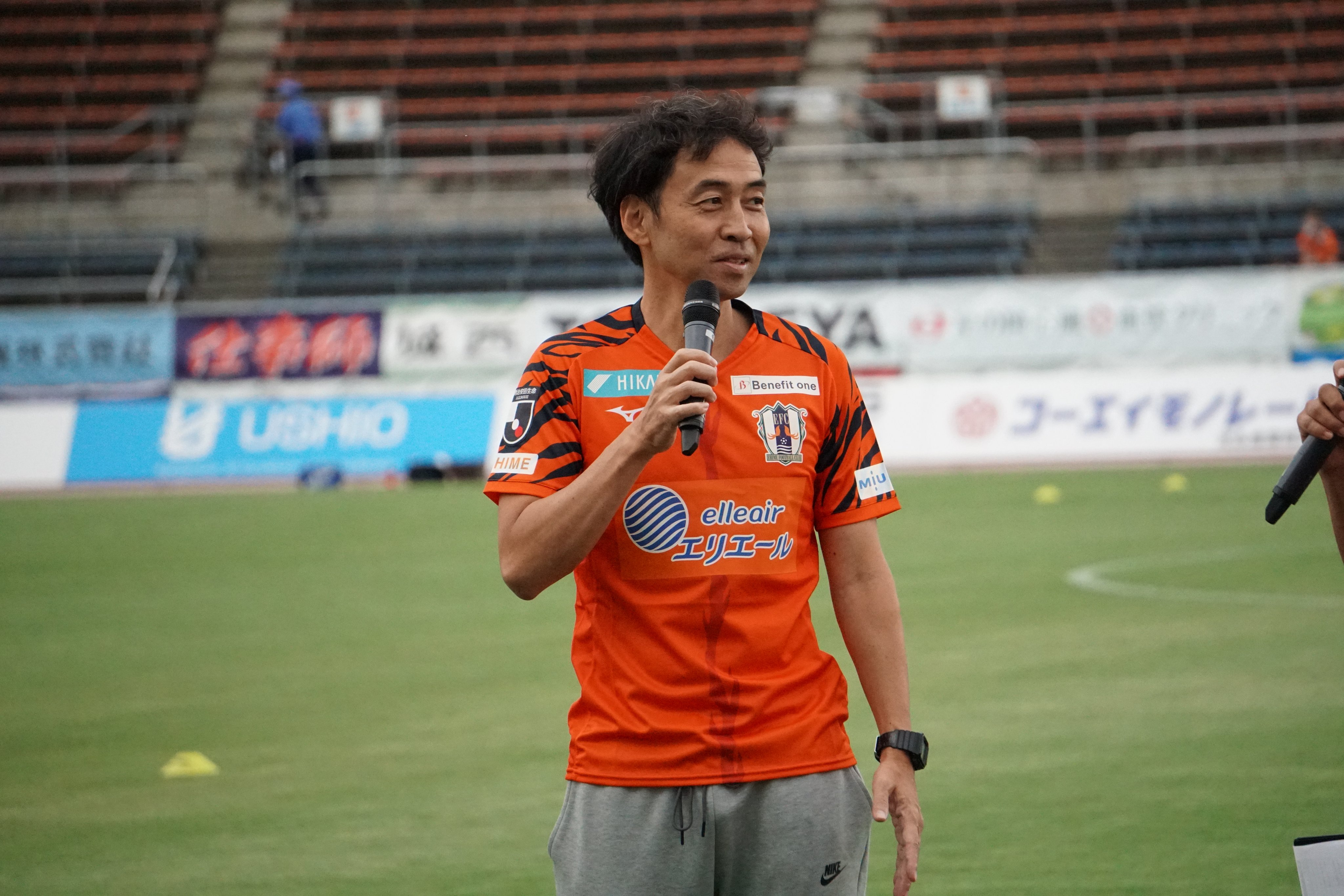 愛媛fc スペシャルゲストの ワッキー さんと Zazy さんが ニンジニアスタジアム に登場 試合前のスタジアムを盛り上げてくれています ペナルティ 男性ホルモン受信中 芝刈り機 パン きぬえにパン Ehimefc 愛媛fc T Co Gdi6pyajft
