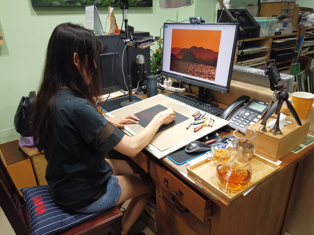 DrawsArtTaiwan's tweet photo. Last week, we show you Shin-Chan with peach.
Today, we are going to take you to Taitung Sanxiantai to see the sunset! Get on the Magic Garden Express to come with us!
🔗https://t.co/Q0zTXKDaju
#SuechiensMagicGarden​ #oilpastel #landscape #Taitung #Sanxiantai #sun #sunset https://t.co/pYbA6yeik7