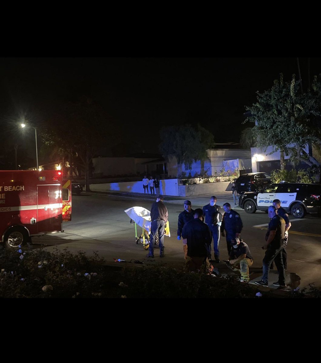NewportBeachNBT's tweet photo. π¨ With permission from the Dover Shores resident who took these photos, here is one of the robbery suspects being taken into custody by @NewportBeachPD ππ»ππ» Great assist by @HBPD_PIO & @OCSheriff helicopters. All quiet now so goodnight & stay safe! #NewportBeach #RobberySuspects https://t.co/lDP8rqYF2v