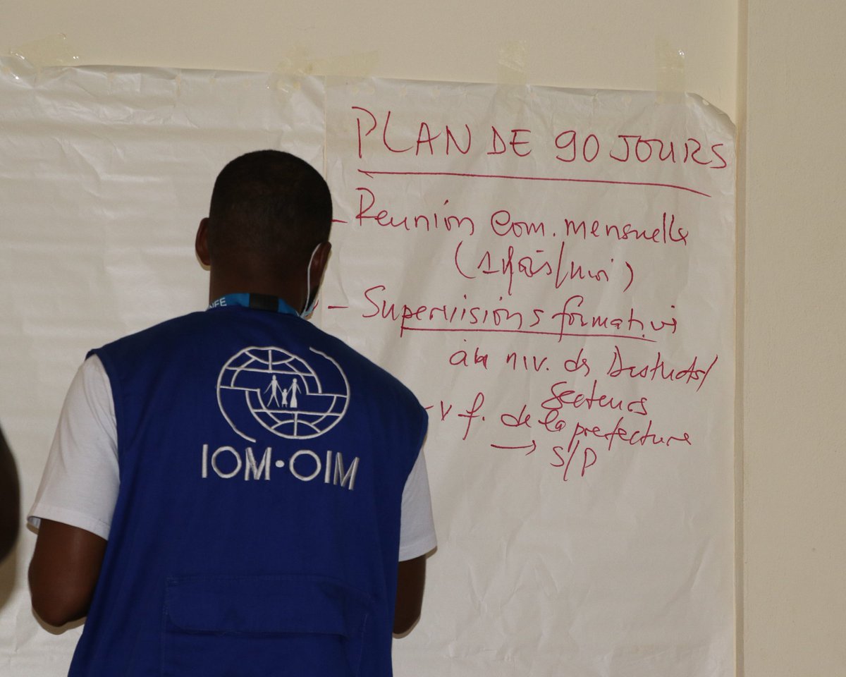asadio14's tweet photo. @OIMGuinee poursuit son appui au District Sanitaire de #Yomou.
Ce 14/08/21 les membres de la #PCUSS sous-préfectorale de #Diecké & ceux des 11 PCUSS de #District ont bénéficié d'une capacitation sur la #SBC selon l'approche #One_Health.
@UNCERF @GuineeOneUN @GouvGN @anss_guinee https://t.co/X3OlDHnSk8