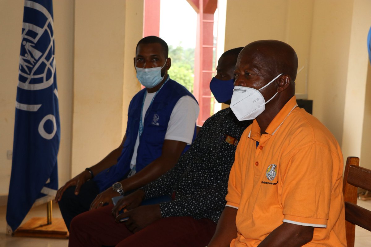 asadio14's tweet photo. @OIMGuinee poursuit son appui au District Sanitaire de #Yomou.
Ce 14/08/21 les membres de la #PCUSS sous-préfectorale de #Diecké & ceux des 11 PCUSS de #District ont bénéficié d'une capacitation sur la #SBC selon l'approche #One_Health.
@UNCERF @GuineeOneUN @GouvGN @anss_guinee https://t.co/X3OlDHnSk8