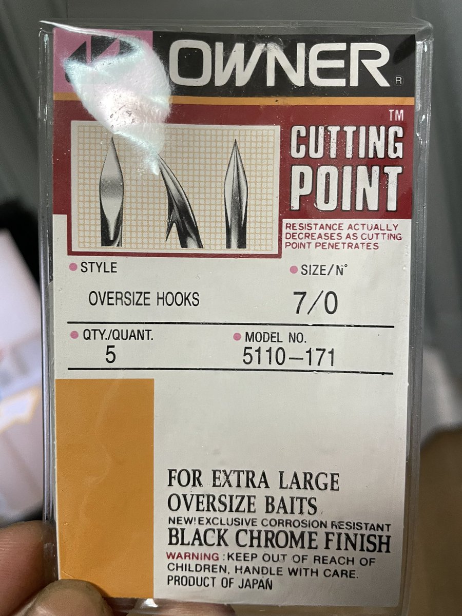 nakaokatetsuo's tweet photo. 悪天候で釣り場を探してる途中にたまたま通りかかった釣具屋で、
カバースキャット4インチにピッタリのフックを発見
フックポイントもバッチリ隠せる
後は食わせた時、どんなズレ方するか未知
#カバースキャット
#4インチ
#4inch
#針
#フック
#デプス
#deps
#16lb
#20lb https://t.co/BURSky5CwT