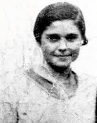 gabrielrufian's tweet photo. 15/08/1936. Larraga. Unos fascistas se llevan de su casa a un sindicalista y a su hija. Violan a la niña en el Ayuntamiento frente a su padre. Tiene 14 años. Por la mañana los asesinan. A ella la echaron a los perros.

Se llamaban Maravillas y Vicente Lamberto y hoy hace 85 años. https://t.co/xM4loEJid5