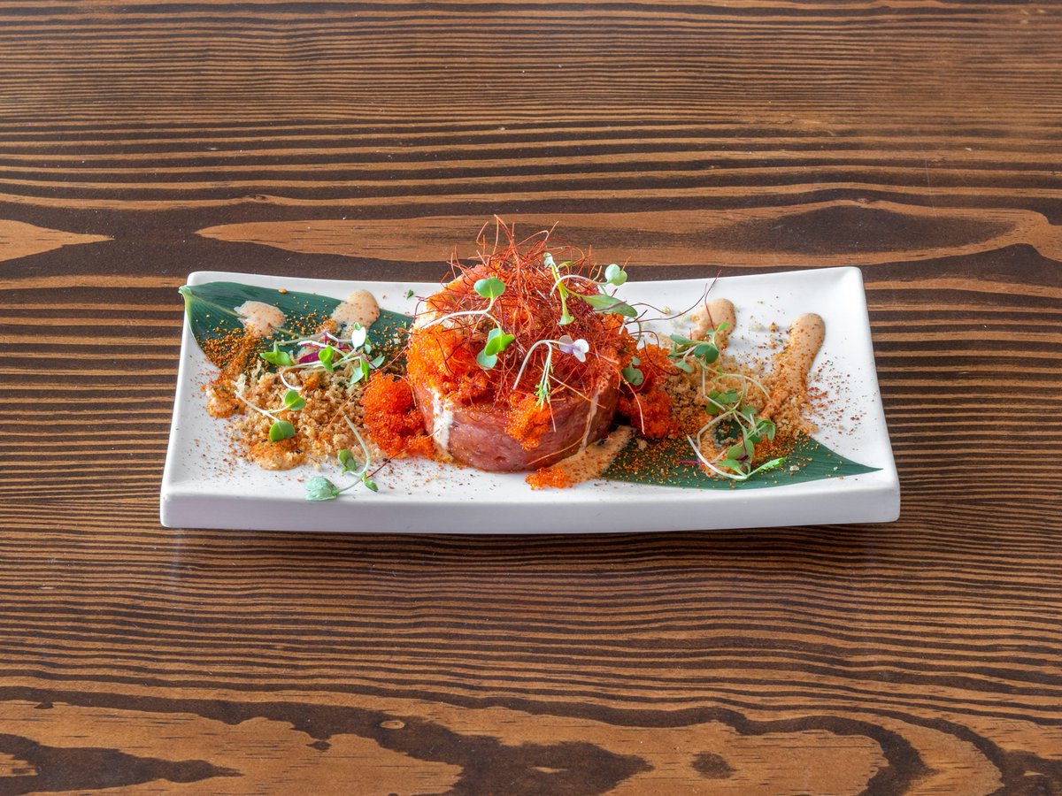Clásicos Asako: Tartar de atún rojo con mayonesa de kimuchi, huevas de tobiko y crujiente de tempura
Abrimos todos los días excepto lunes noche y martes todo el día
#sushi #cocinafusion #terraza #delivery #takeaway #atundealmadraba #SushiAdictos  #sushidelivery #Asakofeelfood