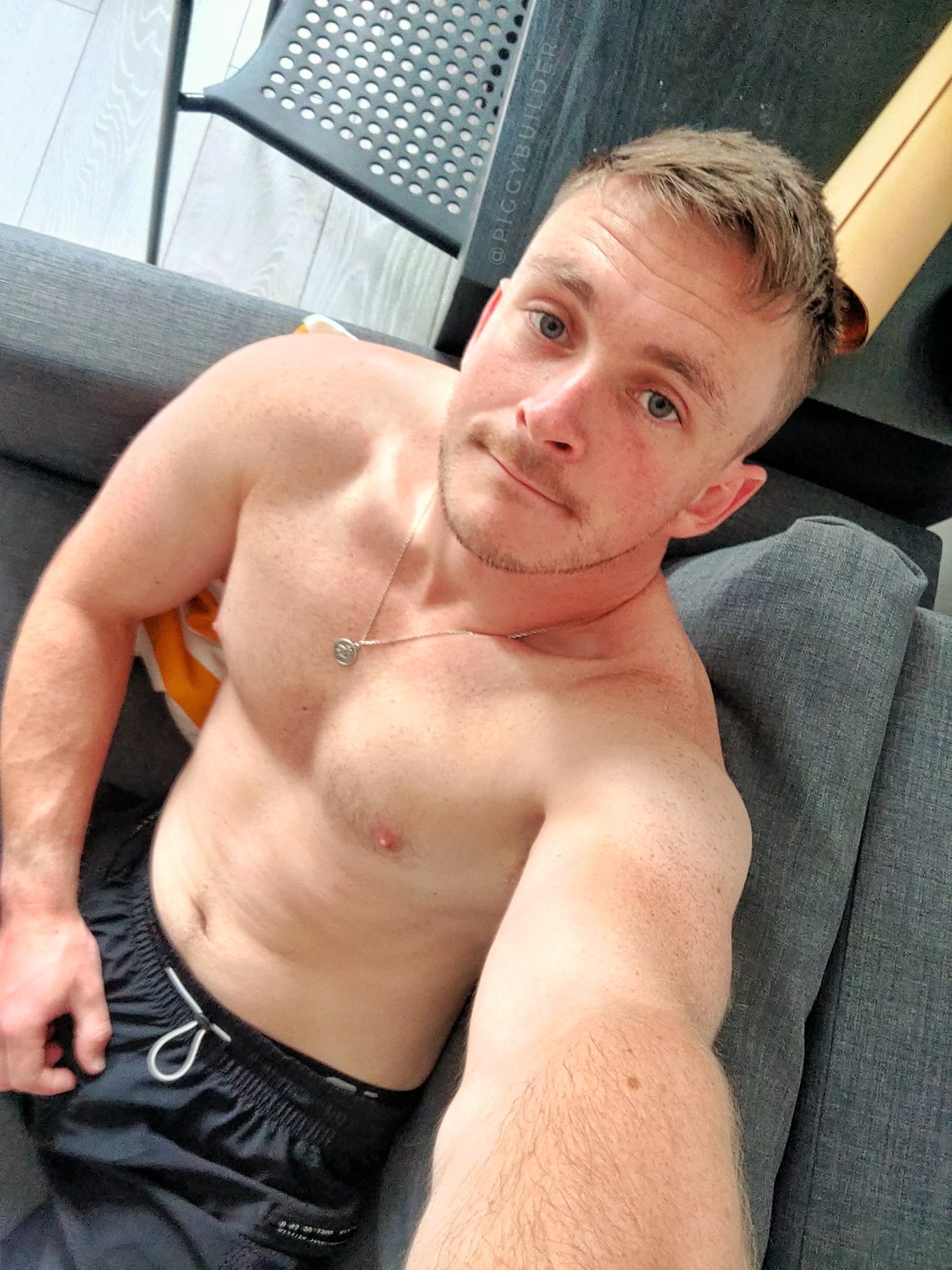 Sunday hangover vibes 😴 https://t.co/pe2jVra3JP