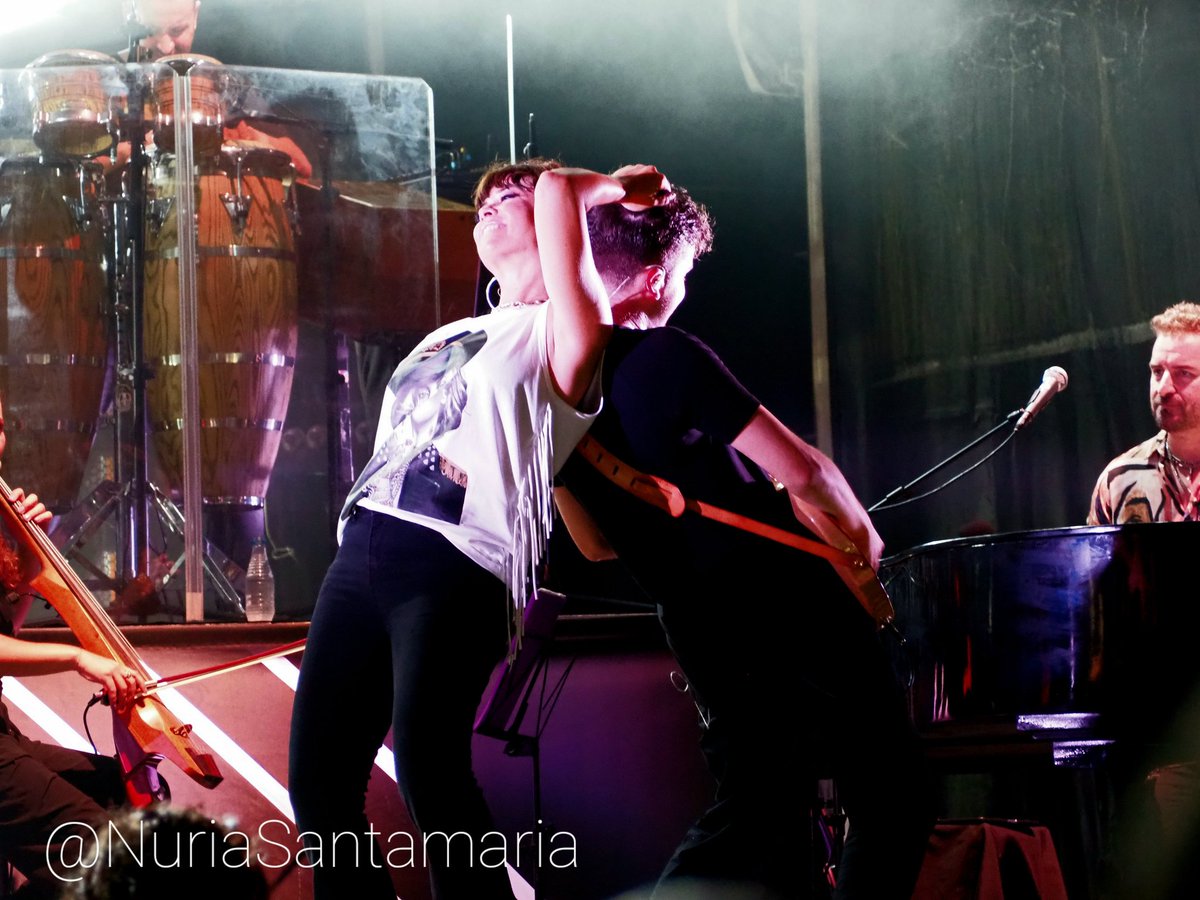 NuriaSantamaria's tweet photo. Concierto @vanesamartin_  #7vecessí #Almería https://t.co/knXsV9ZroD