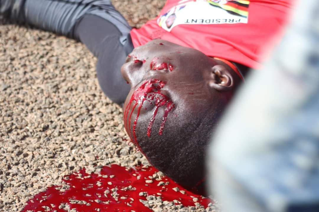 MukamaAfrica's tweet photo. @KagutaMuseveni Maybe you have ur own intentions to speak about Human rights.
1. Kasese genocide
2. Arua brutality
3. November 18-19/2020 killings
And more.
If u are considered abt human rights bring those who violents to book. Like police #Track17.
🔹U HAVE NO RIGHT TO SPEAK ABT HUMAN RIGHTS 🇺🇬 https://t.co/mZsKN9VUuH
