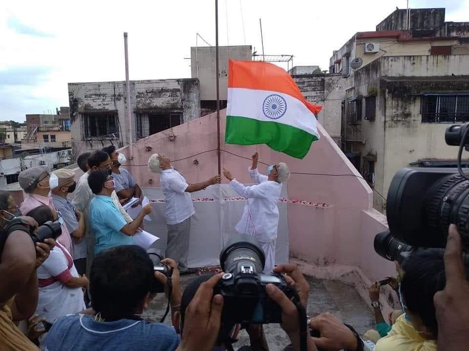 CPIM_WESTBENGAL's tweet image. ৭৫ তম স্বাধীনতা দিবস উদযাপন। 

মুজাফফর আহমেদ ভবন। 

#DefendingFreedom