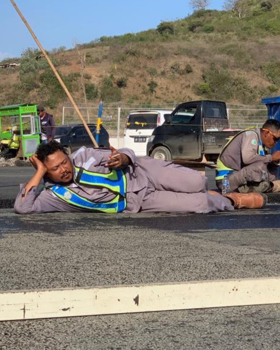 Di angkatan kita, ada Emon (@ikhwanus18 ) yang turut andil dalam proyek ini #TheMandalikaGP