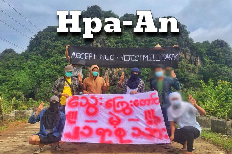 KhantNy28683547's tweet photo. @TostevinM "21st Century's Youths who will beg for blood debt".
Youths in #Eindu Sanpya village, #Hpa_an Tsp demostrated anti coup protest movement today.
#AcceptNUG_RejectMilitary
#Aug15Coup
#WhatsHappeningInMyanmar https://t.co/sIXQdc3HLG