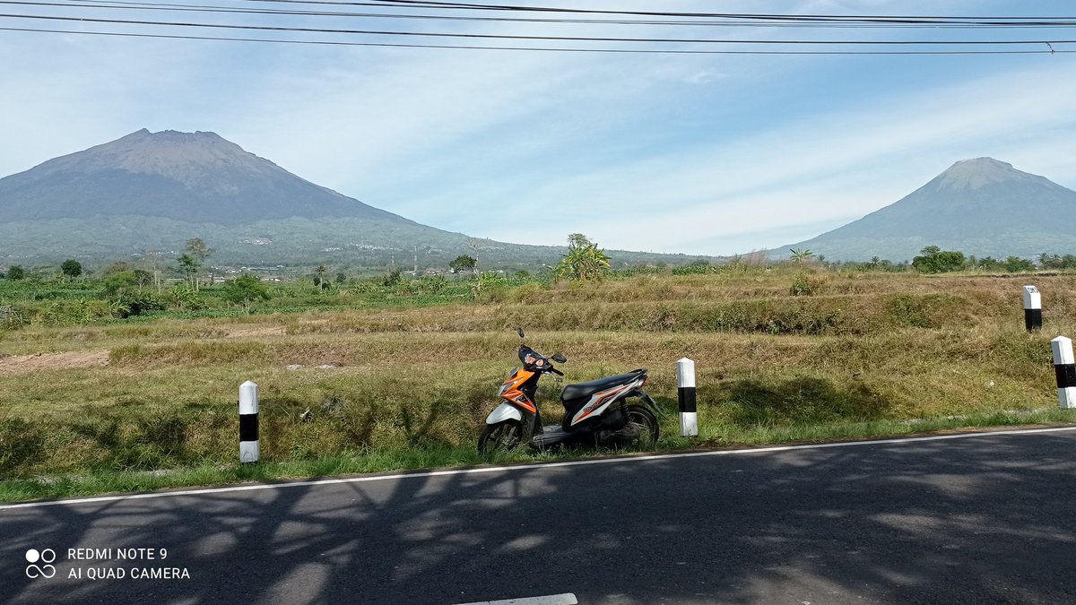 Jonkciel's tweet photo. @tirta_hudhi Ngaten pripun mas dokter... Sindorovs sumbing dari  jalan parakan-temanggung via Mbulu https://t.co/fHb63rMGwY