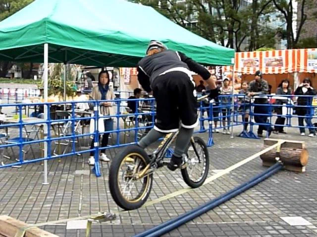@moraqualitas @kal_UH バイクトライアル＼(^o^)／ 