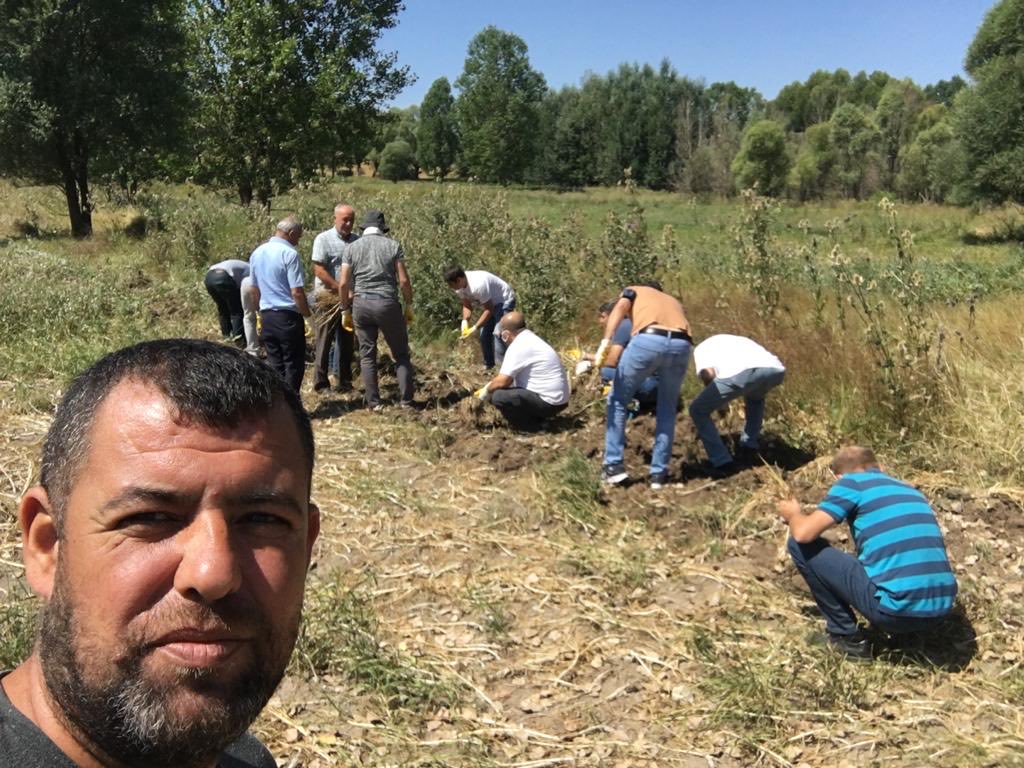ustunezer's tweet photo. ÇİN TOHUMU SARIMSAĞI DEĞİL
Lösev’in yetiştirdiği , selenyum demir ve çinkodan zengin DOĞAL TAŞKÖPRÜ SARIMSAĞI .
Satın almak isteyenler lütfen rezervasyon yaptırsınlar .., https://t.co/S1dFQNPWM7