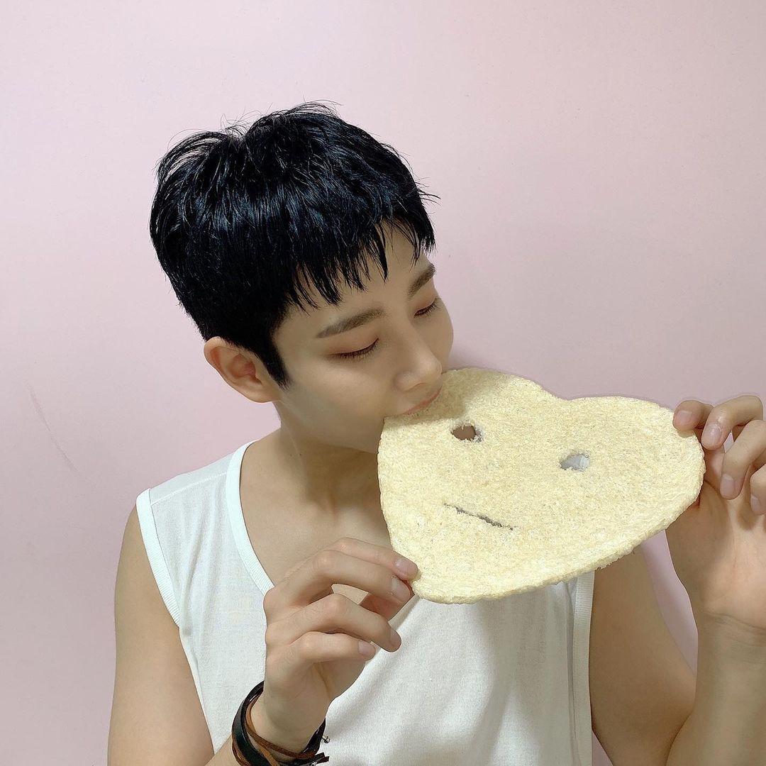 offclASTROid's tweet photo. [IG] 210815 mj_7.7.7 Update (1/2)

Siaran terakhir🎰

https://t.co/HHrBmIb4h9
#ASTRO #아스트로 #MJ #엠제이 #SWITCH_ON #After_Midnight @offclASTRO https://t.co/yldG9rDueW
