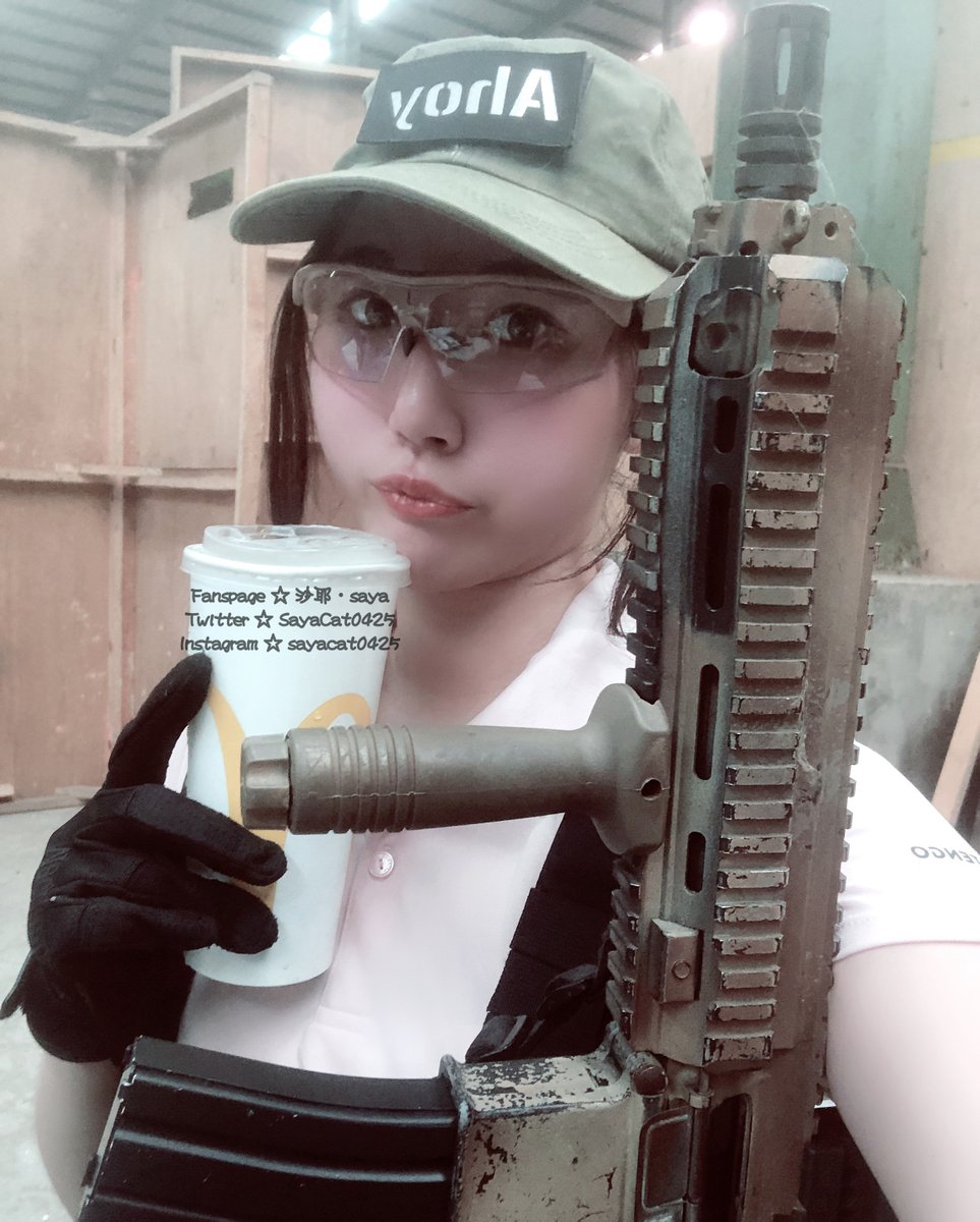 SayaCat0425's tweet photo. 今天有訓練所以配快樂肥宅餐大丈夫的對吧~
#HK416 #AimpointM2 #MagpulMOE
#WE #Aimpoint #Magpul #Unicornairsoft #unicorn_airsoft #HSGI #KAM #KAMTACT
#Tactical #Airsoft #Airsoftgun #Airsoftworld #Airsoftnation #Airsoftphoto #Airsofter #Airsoftgirl
#被写体モデル #被写体女子 https://t.co/yxOoZXrTlA