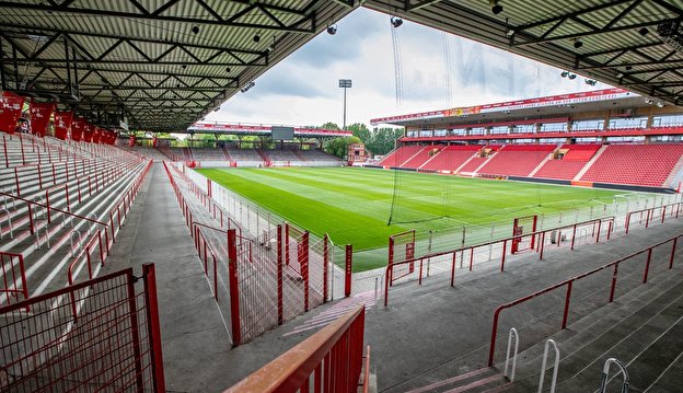 Стадион 85. Стадион Унион Берлин. Stadion an der alten Försterei стадион. АН дер Альтен Фёрстерай стадион. Стадион ФК Унион Берлин.