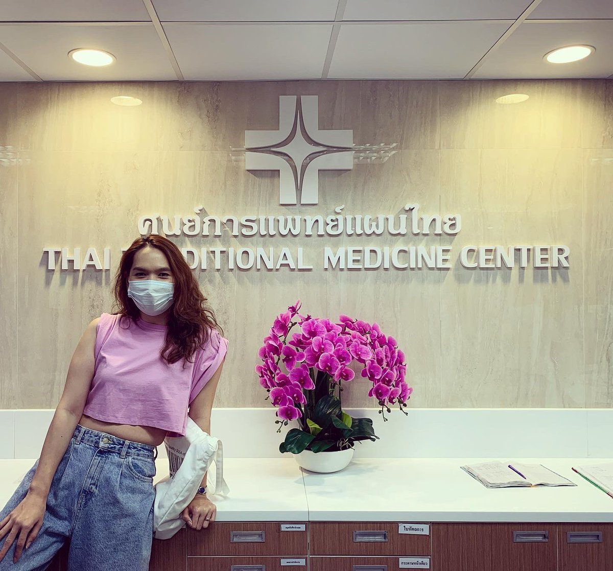 Spicypippy's tweet photo. ล็อกดาวน์ไม่มีที่สิ้นสุดจนเส้นตึงไม่ไหว...บอกบุญคนติดนวดต้องที่นี่ 'ศูนย์การแพทย์แผนไทย' โรงพยาบาลยันฮี ชั้น7 นวดดี ราคาถูก ความสะอาดเริ่ด หมดนวดกันเองมาก แถมสกิลดีสุด พุ่งตัวไปค่ะ #ล็อกดาวน์เราต้องรอด #รีวิวร้านนวด #บอกต่อความสวย https://t.co/sShfTPn8aw