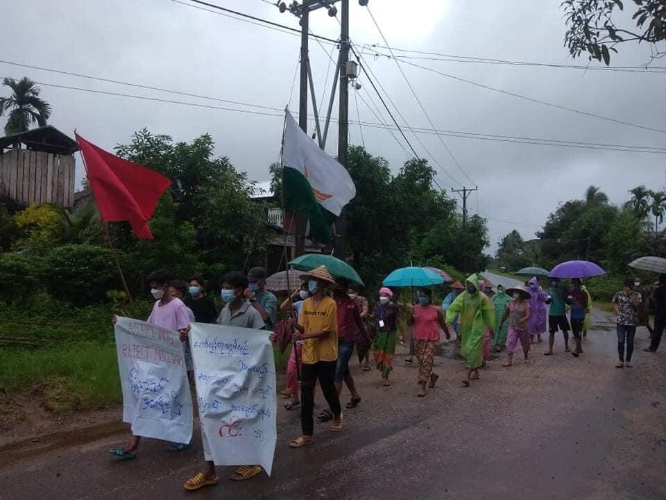 Arn (@annanthapa) on Twitter photo Youths from a village in the lower part of #Launglon gathered and staged a marching protest in support of <a href="/NUGMyanmar/">National Unity Government Myanmar</a> Gov N to overthrow the Military Watchdog dictatorship at this afternoon.
#AcceptNUG_RejectMilitary #WhatsHappeningInMyanmar #Aug15Coup Youths from a village in the lower part of #Launglon gathered and staged a marching protest in support of <a href="/NUGMyanmar/">National Unity Government Myanmar</a> Gov N to overthrow the Military Watchdog dictatorship at this afternoon.
#AcceptNUG_RejectMilitary #WhatsHappeningInMyanmar #Aug15Coup