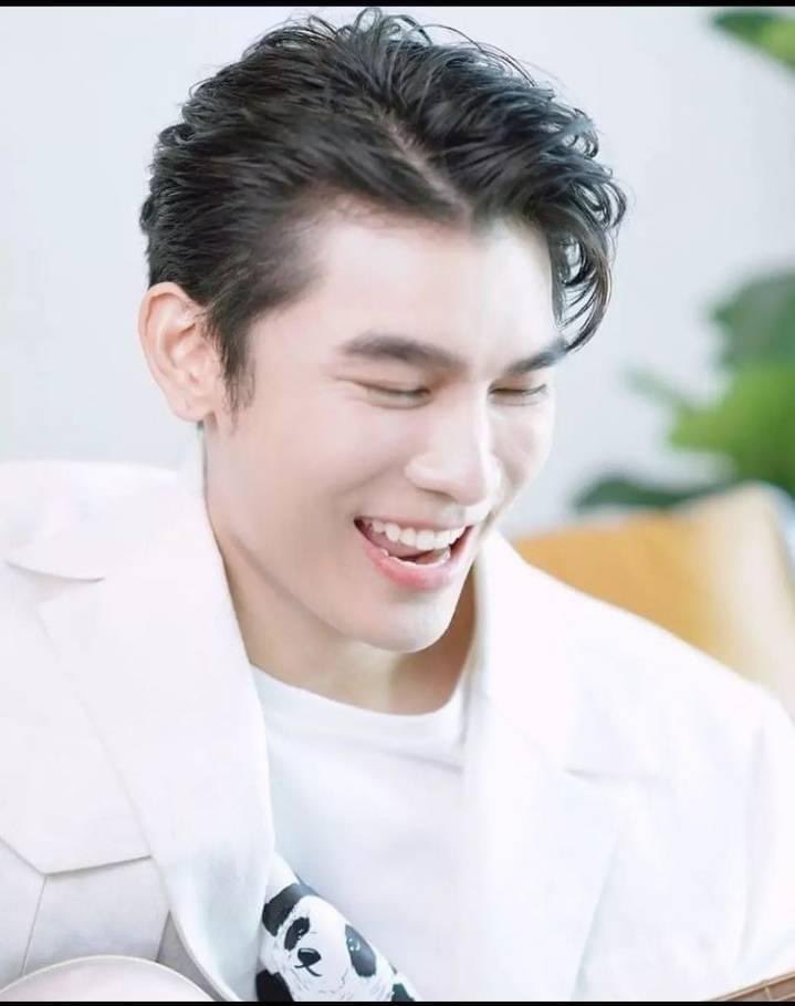 APolpongrat's tweet photo. He makes u feel u are in love everyday. Sonif you forgot how to love just look at his face and u will again!#MewGulf #daddymew #MewSuppasit
#มิวกลัฟ
#หวานใจมิวกลัฟ 
#WaanjaiMewGulf https://t.co/p8I5LZQ0kv