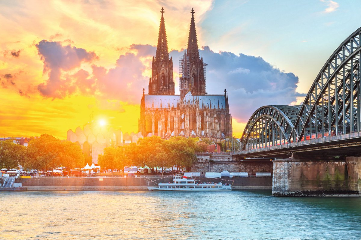 ist_'s tweet photo. Bei den ganzen tollen Bildern aus der Ferne vergisst man schnell, wie schön Deutschland sein kann. 🌇 
#istaroundtheworld #istsprachreisen #koeln #cologne #germany #urlaub #sunset #sonnenuntergang #koelnerdom #ilovecologne https://t.co/lUwr8YGrcs