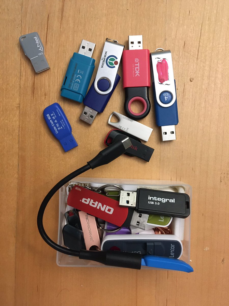 BrianLinuxing's tweet image. I fear I’m going #gaga

I know I’ve got a lovely 32-bit USB stick or three somewhere but I can’t find them, plenty of eights, 64 even 128 but no 32gb for the re-done #raspberrypi system disk, yet 😟
