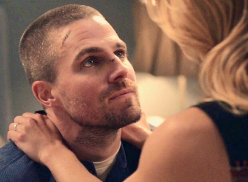 misprivate's tweet image. The way Oliver Queen loves Felicity Smoak 🥺😍 #Olicity #Arrow