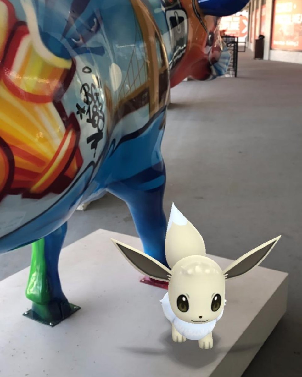 msnHIDEandHelp's tweet photo. We're ready for day 2 of #PokemonGoCommunityDay #ShinyEevee farming @IndustryCity #CUREmps3 https://t.co/6NGJDm48PK