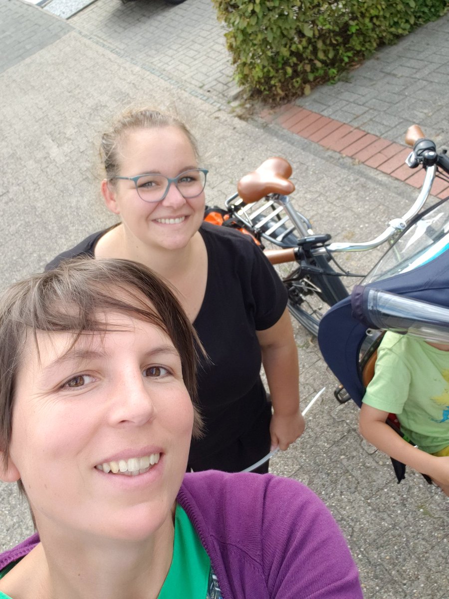 CarolaWesbuer's tweet photo. #Kleistern mit #Kids und #Kandidatin. Und jetzt noch 'ne Runde Spielplatz :-)
#Sommersonntag @Die_Gruenen @GOchtrup @GSteinfurt #bereit #btw21 https://t.co/1xArgOmawk