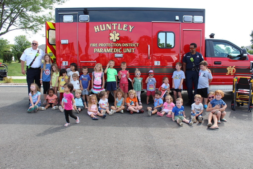 HuntleyLibrary's tweet photo. Thank you to the families that joined us for our last in-person Family Story Time with Battalion Chief Eric from the @huntleyfiredist. We'd like to give a huge thank you to our community partners. They did an amazing job picking the perfect readers for these story times. https://t.co/mV3u964fKd