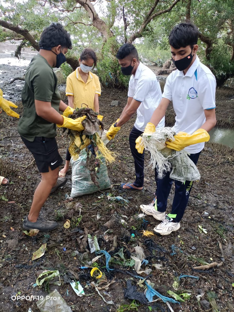 SweepsClean's tweet photo. Thank you @RyanDMenezes ji , @stefanmenezes ji and @ipaddy ji for Always being there..
We would specially like to thank @mybmcWardHW ward for sending Garbage Van
@MahaEnvCC
#teamcleansweeps https://t.co/qoReWoRSaI