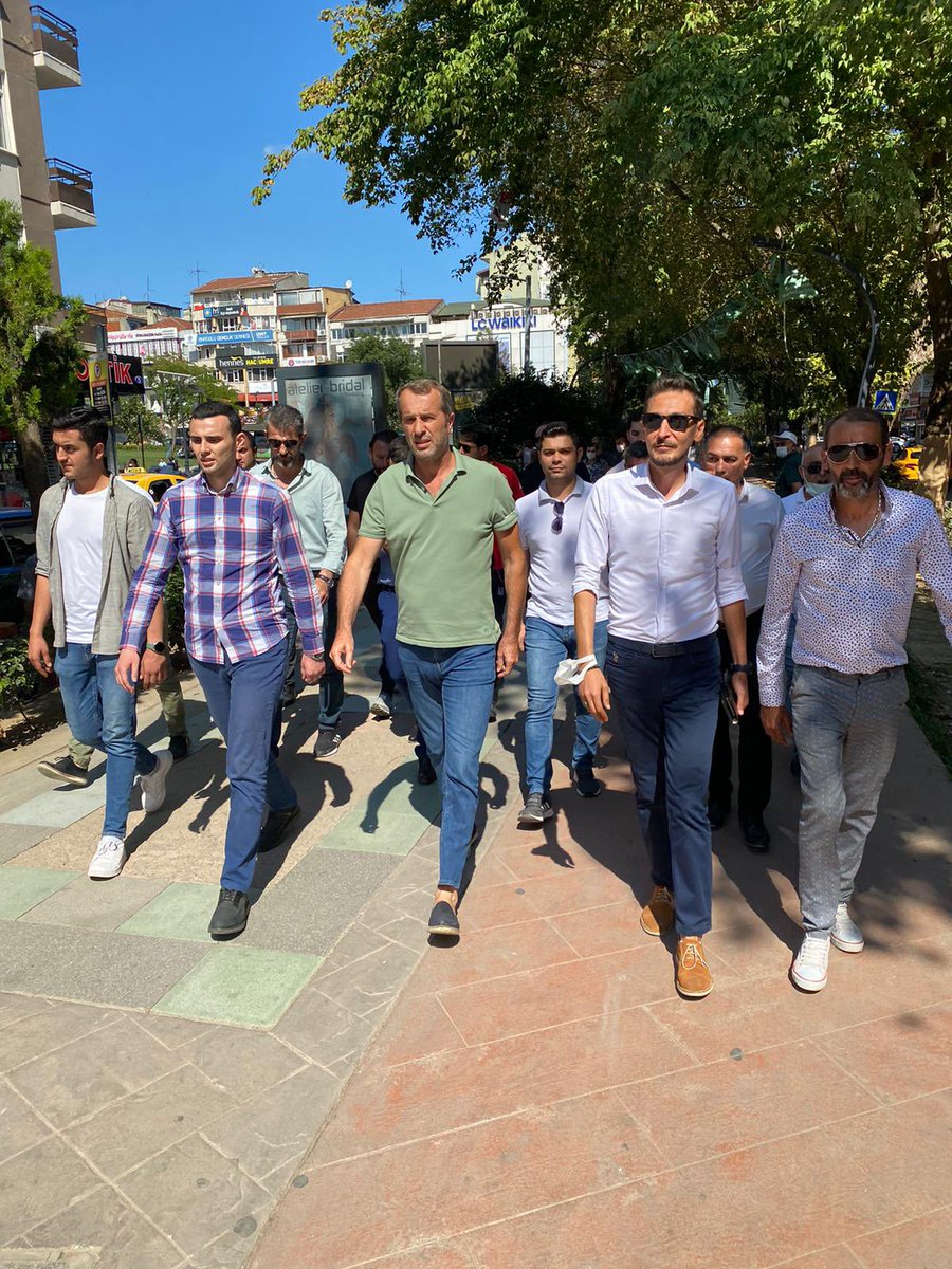 saffetsancakli's tweet photo. Bugün #Kocaeli İl Başkanımız @avyunusemrekurt ile birlikte  yürüyüş yolundaki esnaflarımızı ziyaret ettik. Esnaf kardeşlerimizle hasbihal ettik, hayırlı işler diledik. https://t.co/Vv2ywyWW1F