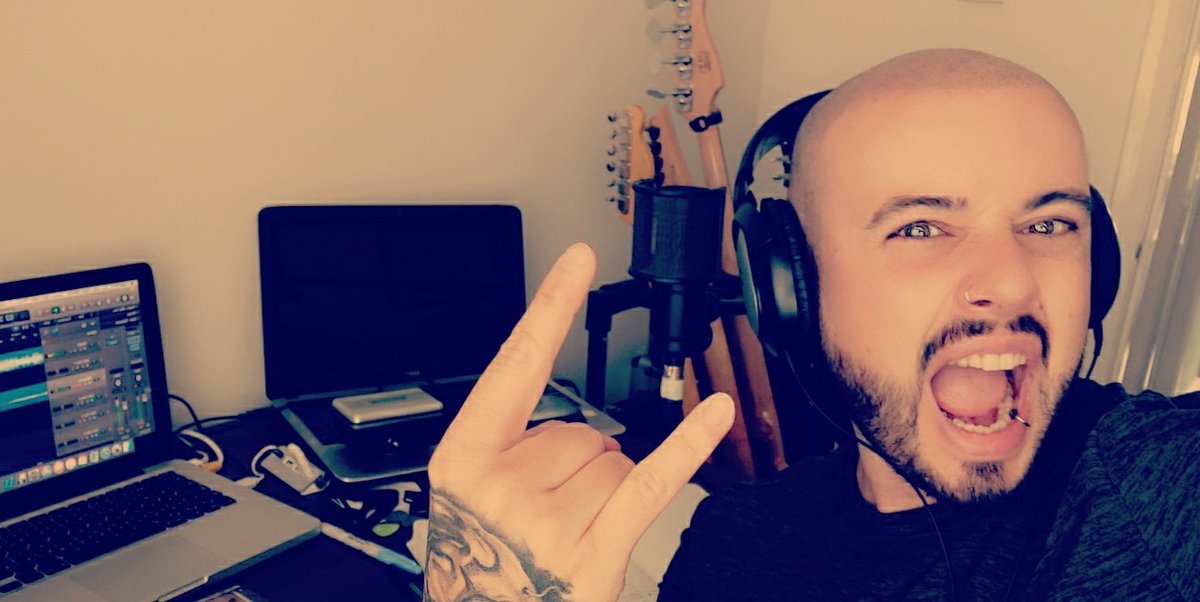 Fahranmusic's tweet image. Matt's tracking something beefy today! 🤘🔥