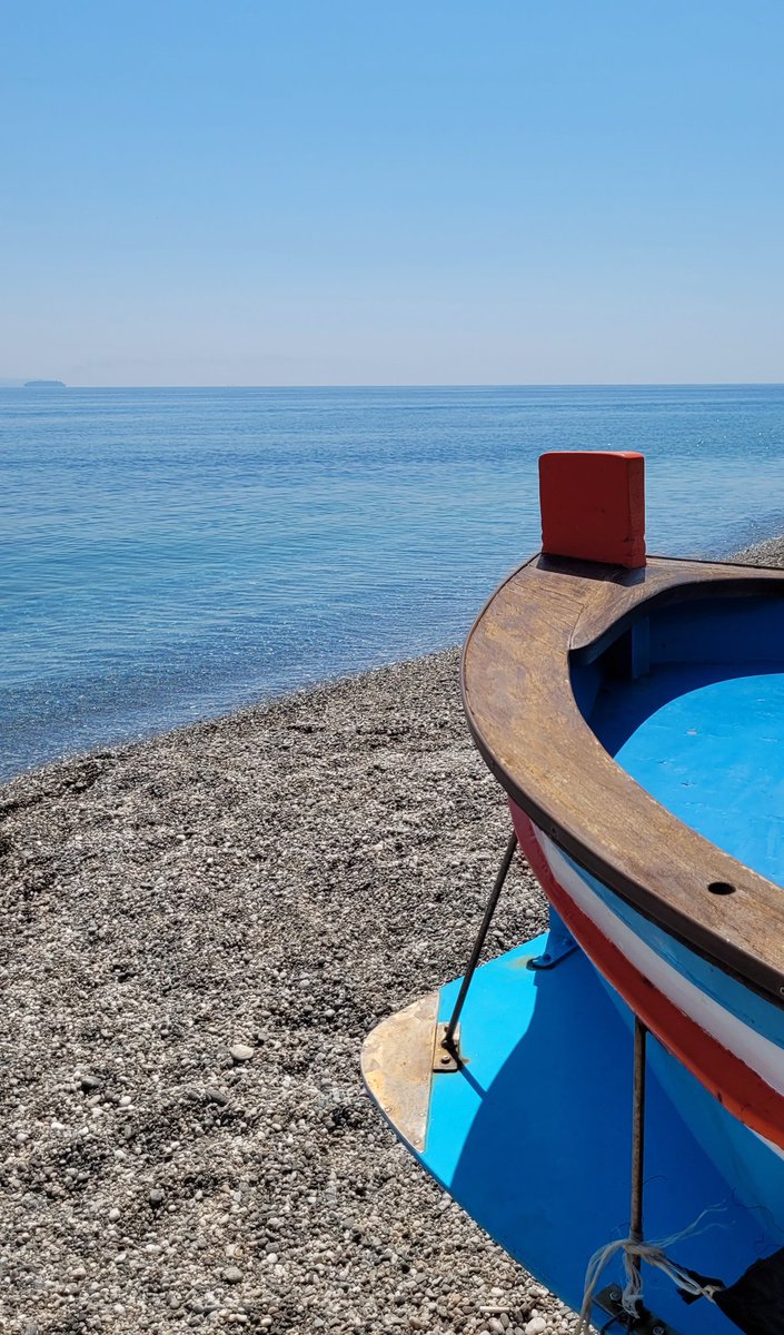 Sandra3704's tweet photo. Il mare a Messina #FerragostoConUnImmagine @CasaLettori https://t.co/iw5I4Djgr7