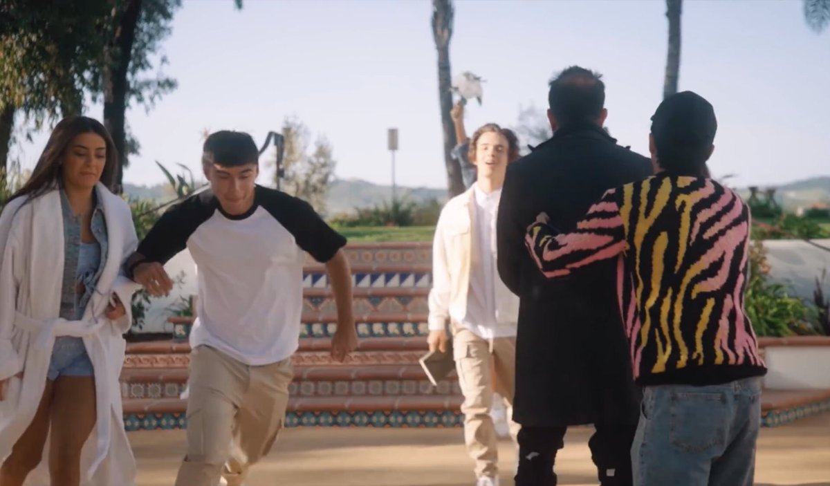unitersupdate's tweet photo. “Love, Love, Love” vai ser algo totalmente diferente de tudo que o Now United já fez, e segundo Sabina terá bastante atuação com romance e com os membros bem “próximos uns dos outro”, o que será que vem por aí? 🤔🗣 https://t.co/7xzeIc2kaN