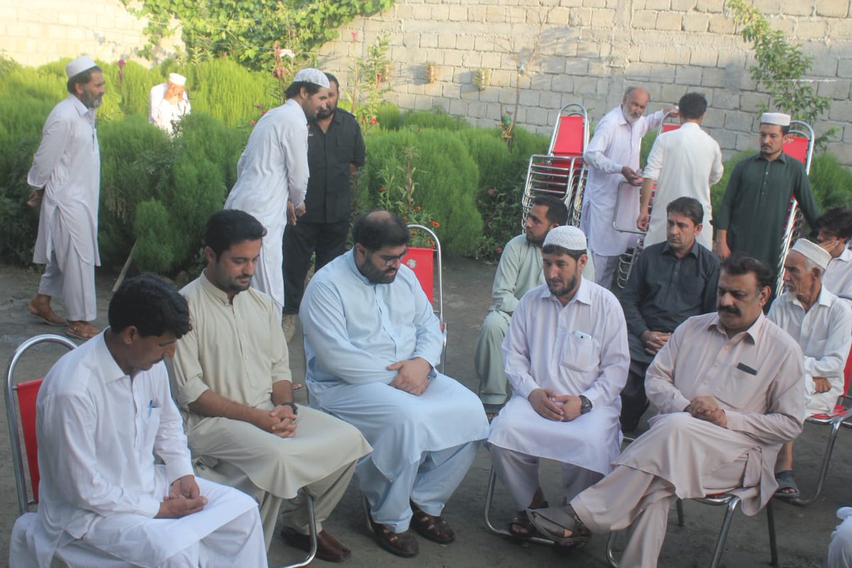 ANPMarkaz's tweet photo. عوامی نیشنل پارٹی خیبر پختونخوا کے صدر ایمل ولی خان یوسی خانمائی چارسدہ میں برانچ سینئر نائب صدر مکمل شاہ کے والد محترم کی وفات پر فاتحہ خوانی کررہے ہیں۔ رکن صوبائی کونسل کمال خان، برانچ صدر شاہجہان اور ديگر ذمہ داران بھی ہمراہ ہیں۔ https://t.co/nphfYKLYUK