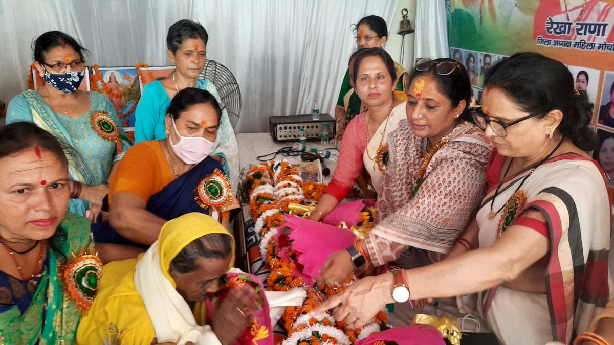 bjpmm4uk's tweet photo. रानी कर्मावती सम्मान समारोह  महिला मोर्चा मुनी की रेती टिहरी  गढ़वाल ढालवाला मंडल द्वारा आयोजित रानी कर्मावती सम्मान समारोह में प्रदेश अध्यक्ष श्रीमती रितु खंडूरी जी व सभी पदाधिकारी उपस्थित रहे 
#indiaIndependenceday 
#WomenFreedomFighters @VanathiBJP @Sujata_Padhy https://t.co/Gi3Ge0y6k9