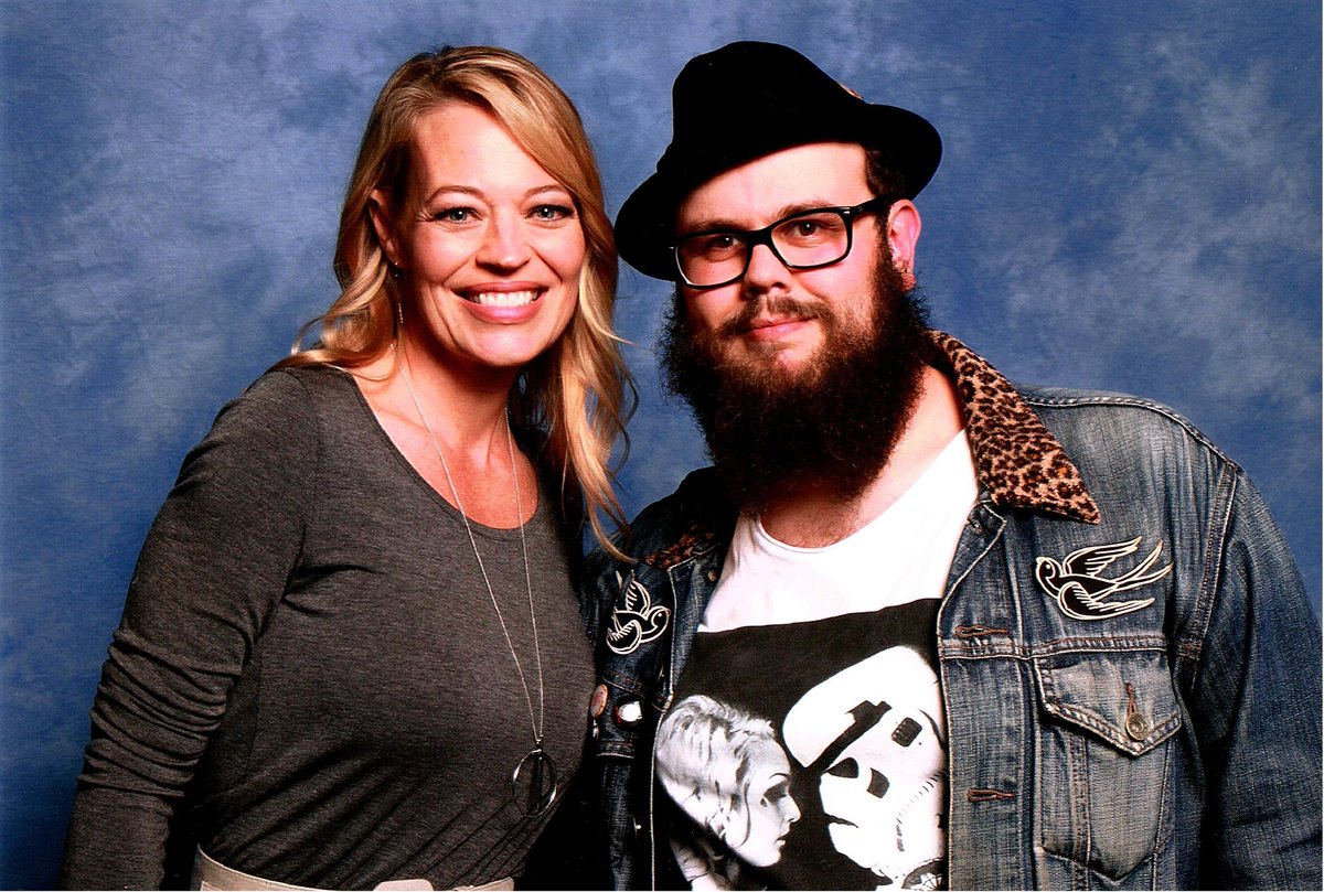 ClancyBook's tweet photo. with Jeri Ryan she had a role in the episode Deadly Nightshade from The Flash (1991) and a role on Arrow in the episode The Candidate (2015)

#JeriRyan #TheFlash #Arrow #GreenArrow #StarTrek #StarTrekVoyager #SevenOfNine #MortalKombatRebirth #MortalKombat #TheLastMan #Dracula2000 https://t.co/tmGTO9nsV9