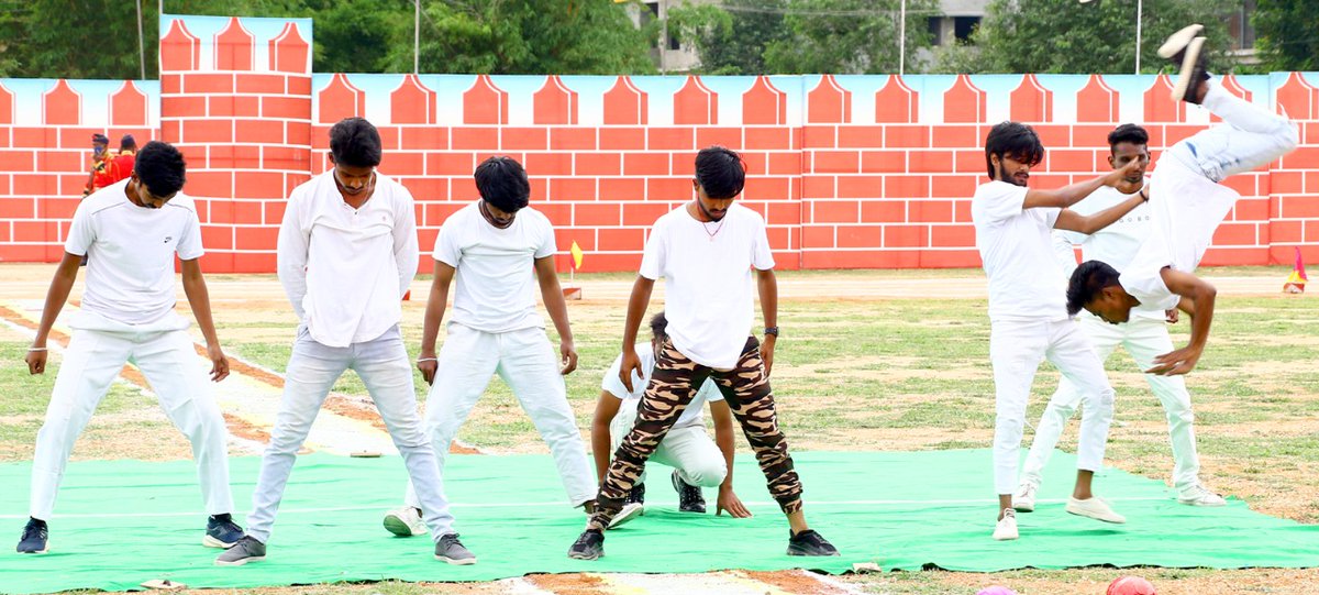 APPOLICE100's tweet photo. Various #contingents across the state displayed their skills during the celebrations. (4/4)
#IndependenceDay
#IndiaAt75
#AndhraPradesh
#APPolice https://t.co/2W0641Ma0D