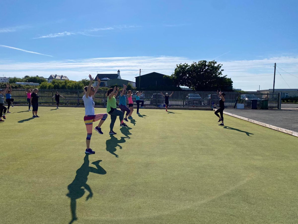 Pt1Body's tweet photo. Having lots of fun in the sun with the Outdoor Fitness Class this summer #functionalfitness #groupfitness #cardiovasculartraining #strength #stability #personaltrainer #personaltraining #rhosneigr #anglesey https://t.co/tcQYFKZ18k