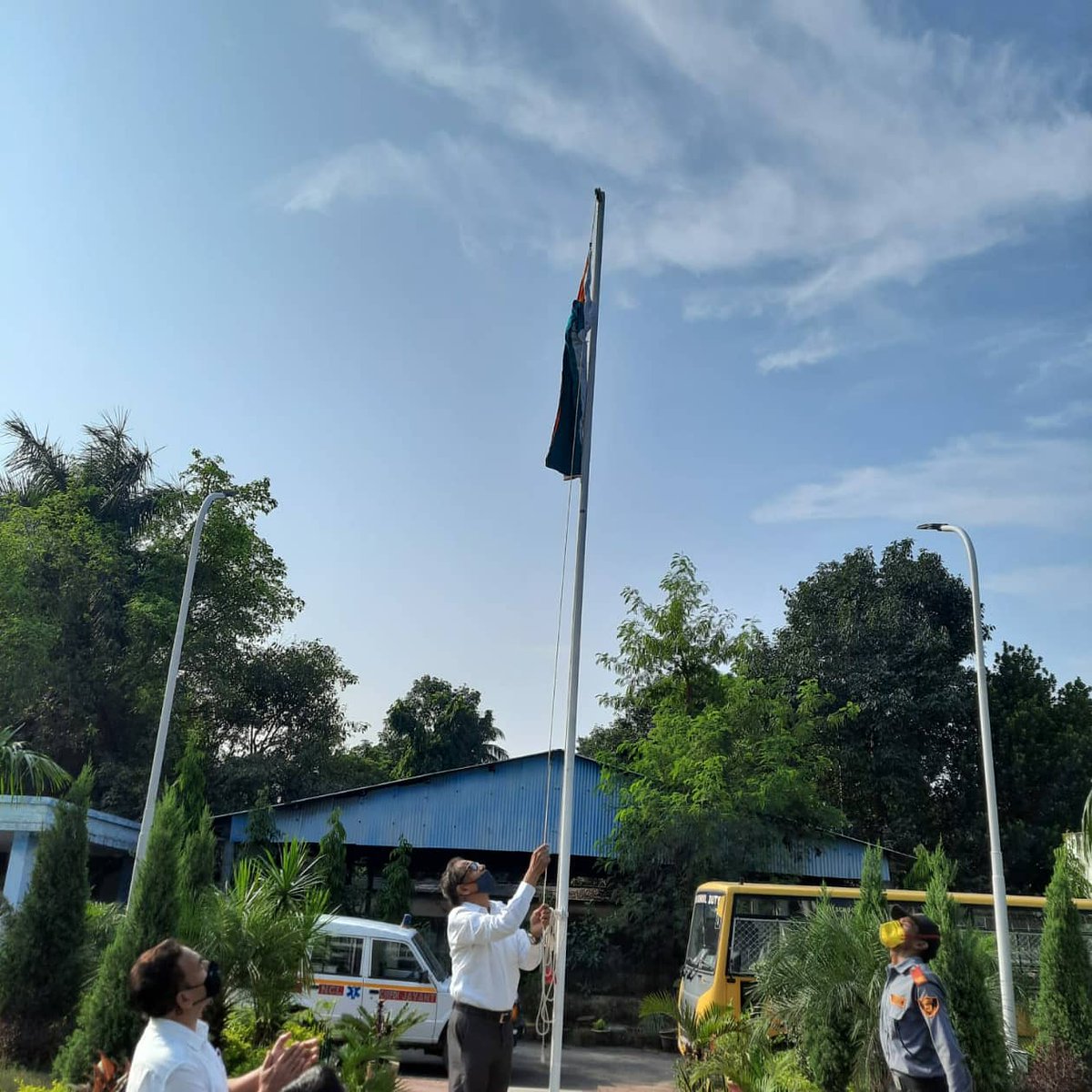 cmpdil's tweet photo. On the eve of 75th Independence Day, Shri Atal Bihari, Regional Director hoisted the National Flag at CMPDI, RI-VI, Singrauli.All GMs/HODs, representatives of Union/Officer Association along with employees participated in the celebrations.
#AzadiKaAmritMahotsav https://t.co/jQwc2V19m8