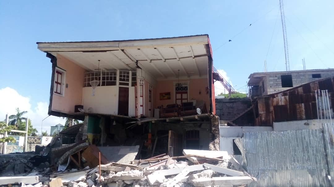 FondazioneAVSI's tweet photo. É stata una notte lunga e difficile a #haiti, racconta al @tg2rai 
Fiammetta Cappellini @fiammettahaiti responsabile progetti AVSI Haiti. Gli ospedali non riescono a rispondere alle necessità e le aree rurali sono ancora una volta quelle piu colpite.
#haitiearthquake https://t.co/tOjbwRAkmF