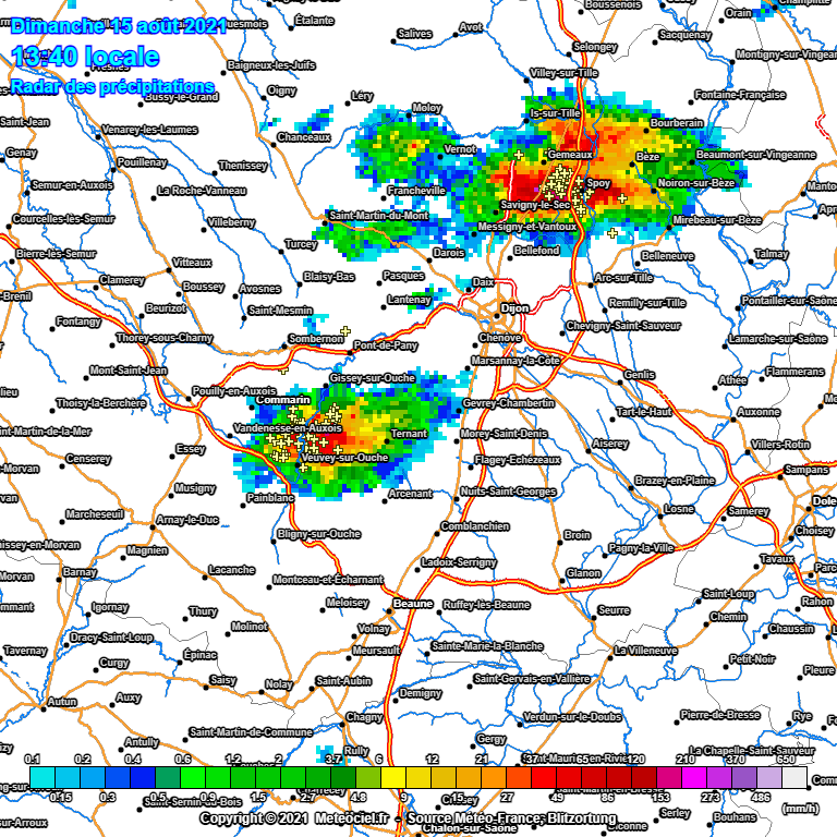 OrMeteo's tweet photo. [ DIRECT ⛈️ ] Deux cellules orages circulent actuellement en Côte d'Or, l'une sur la Vallée de l'Ouche, l'autre entre #IssurTille et #Bèze. Toutes deux sont accompagnées de pluies intenses, de grêle et fortes rafales de vent. 

Soyez vigilants ! https://t.co/Srw4gTXgN2