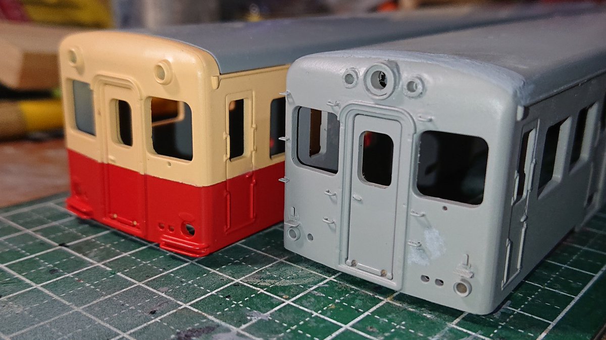 tkg_ossan's tweet image. ツラをイジって
サフ吹いてみたら大分イメージに近づいた。
パテ擦り込んで乾燥待ち。
#PULM
#小湊鐵道
#小湊鐵道キハ200