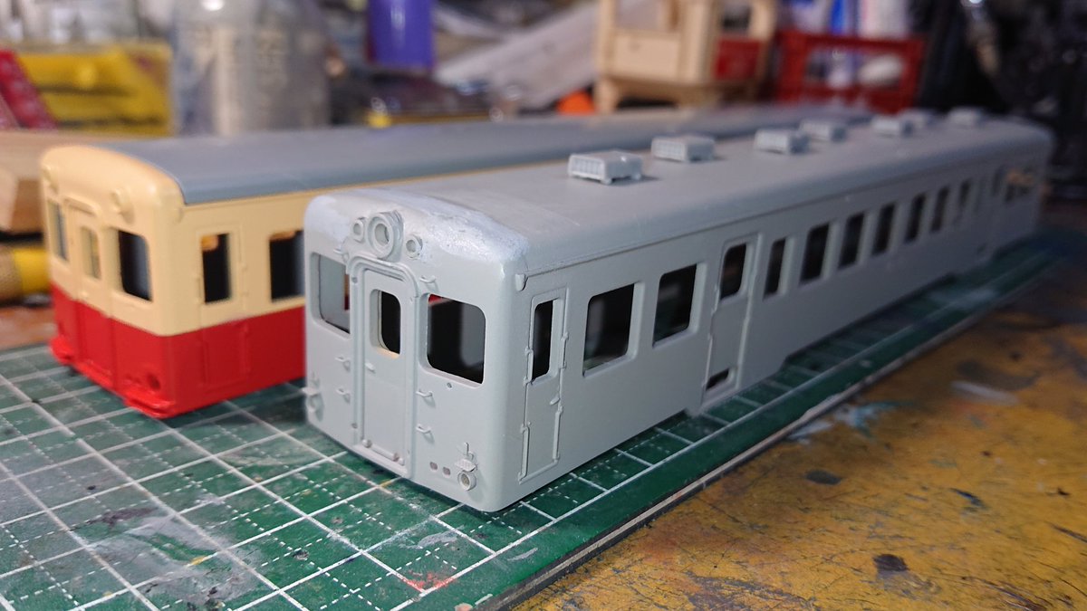 tkg_ossan's tweet image. ツラをイジって
サフ吹いてみたら大分イメージに近づいた。
パテ擦り込んで乾燥待ち。
#PULM
#小湊鐵道
#小湊鐵道キハ200